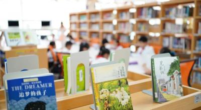 【小初】名家进校园 | “中国动物小说大王”沈石溪老师来中嘉啦！